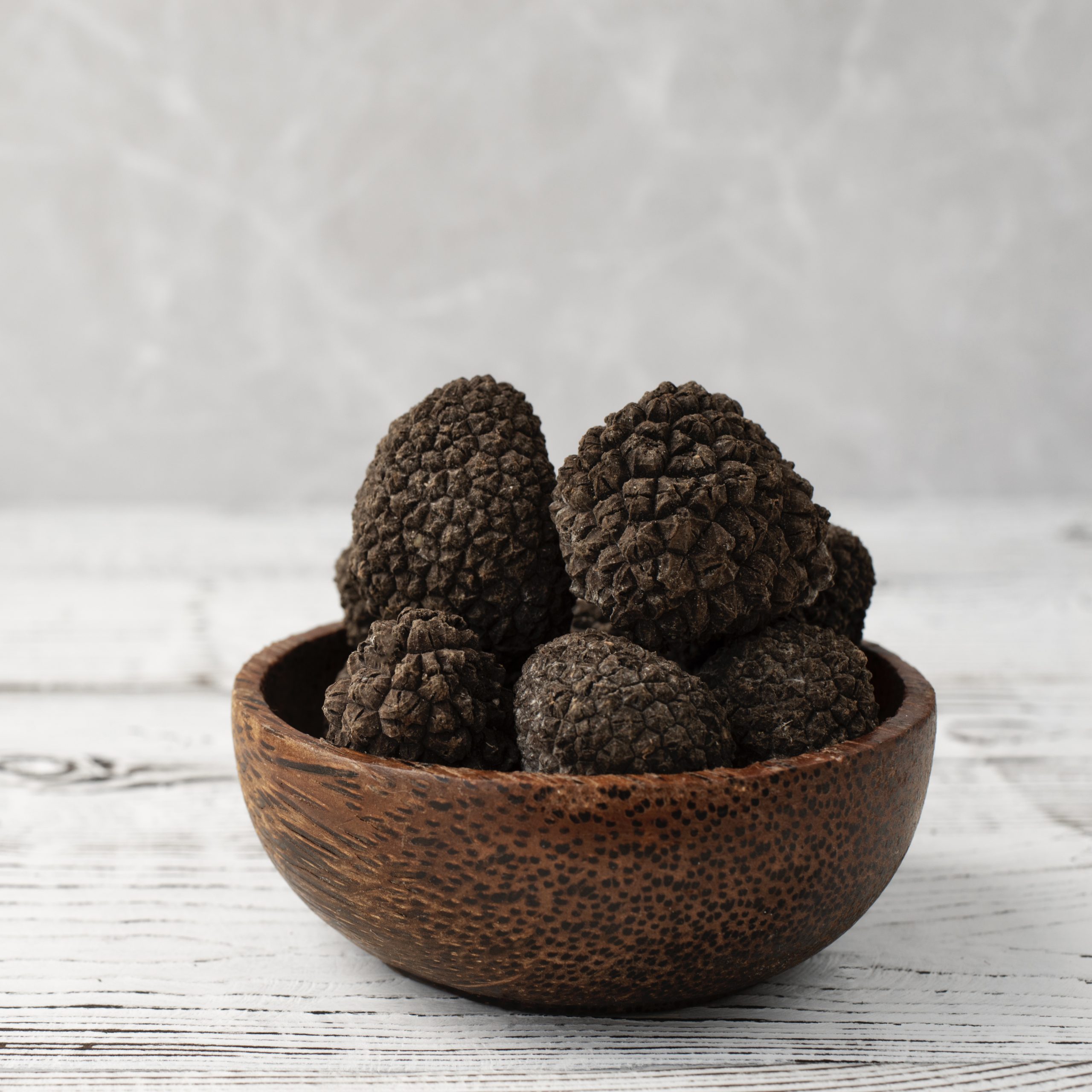 raw-truffles-bowl-wooden-table-scaled.jp